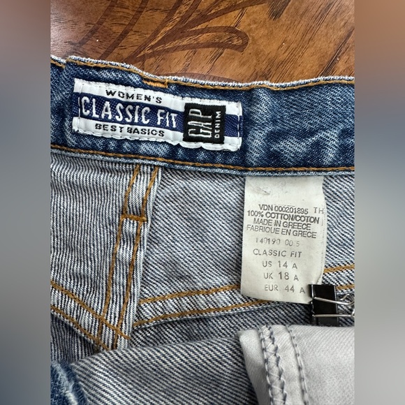 Vintage GAP Classic Fit High Rise Denim Shorts 14 Frayed Hem Distressed - Picture 3 of 4